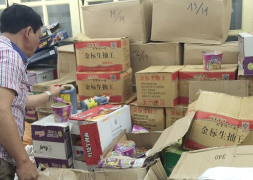 Những chiêu tuồn thực phẩm bẩn, móc túi người tiêu dùng