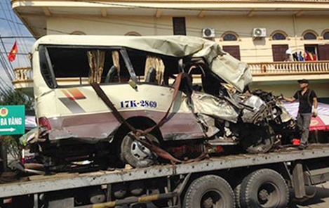 Tai nạn kinh hoàng xe khách chở người đi lễ tại chùa Ba Vàng