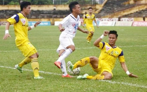 Cầu thủ Sông Lam đấm vỡ mũi đối thủ phải chịu thêm án nội bộ 