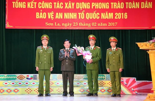 Thưởng nóng vụ bắt 2 đối tượng, thu giữ 30 bánh heroin