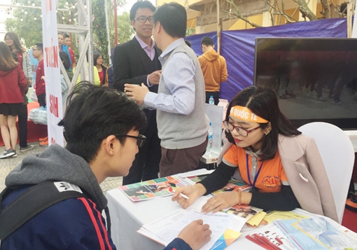 Ngành “hot” có dễ kiếm việc làm?