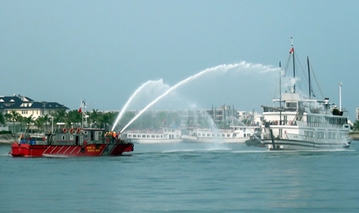 Cháy tàu du lịch ở Cảng Tuần Châu