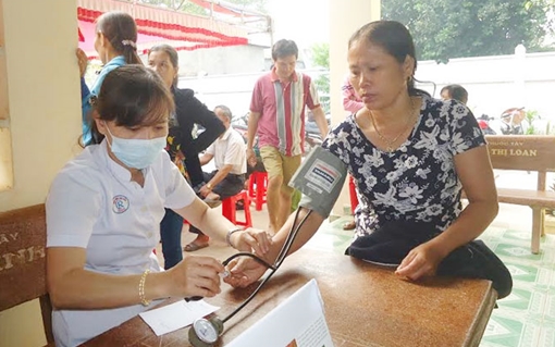 Khám chữa bệnh và cấp phát thuốc miễn phí cho hơn 600 người nghèo