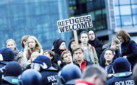 Angela Merkel và Donald Trump: "Bà mở ông đóng”