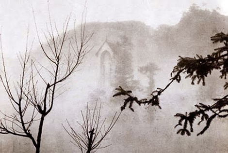 Trong tiếng rền của núi