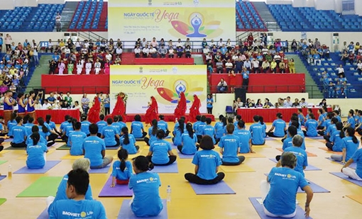 Gần 3.000 người đồng diễn Yoga kỉ niệm ngày Quốc tế Yoga