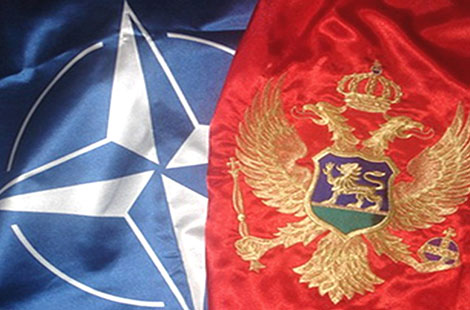 Giằng co Đông - Tây