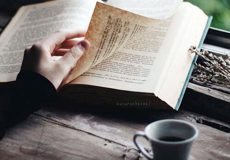 Tôi thích ngửi mùi sách giấy buổi sáng