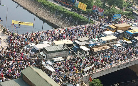 Như một kẻ tội nghiệp và như một tên ăn trộm