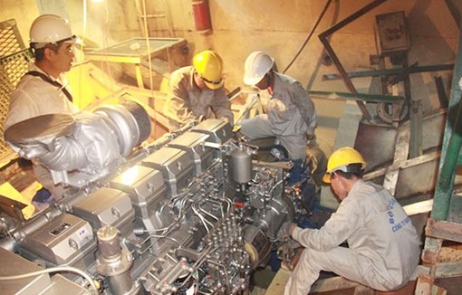 Khẩn trương khắc phục, sửa chữa tàu vỏ thép cho ngư dân Bình Định