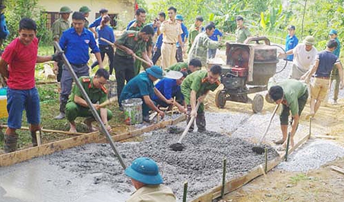 Giúp Mẹ Việt Nam Anh hùng làm 100m đường bê tông