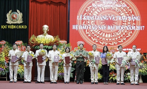 Học viện CSND trao bằng cho các tân tiến sỹ, thạc sỹ 