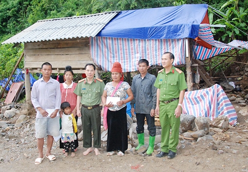 Báo CAND và các nhà hảo tâm: Tình người sau lũ dữ