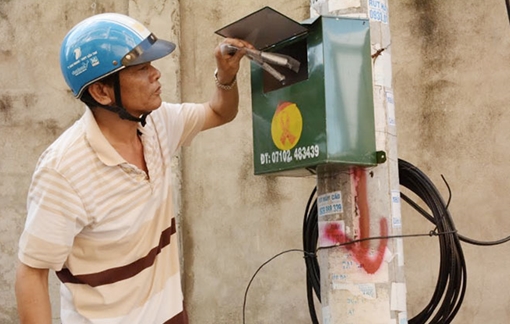 Phát miễn phí bao cao su và bơm kim tiêm để hạn chế lây truyền HIV