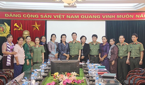 Đoàn nhà báo Vương quốc Campuchia thăm và làm việc tại Báo CAND