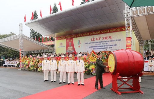 Trường Trung cấp Cảnh sát vũ trang kỷ niệm 40 năm Ngày truyền thống 