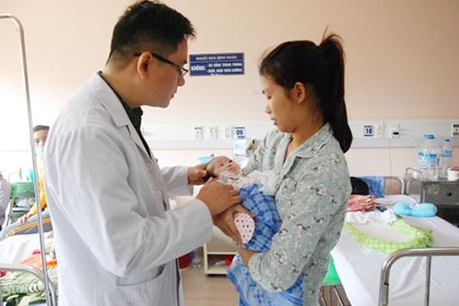 Tạo hình cho những em bé có gương mặt “mỏ chim”