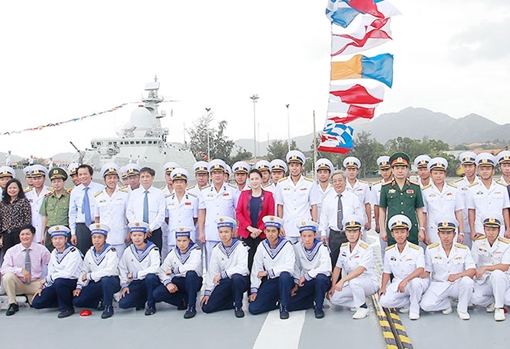 Chủ tịch Quốc hội Nguyễn Thị Kim Ngân thăm các đơn vị Hải quân