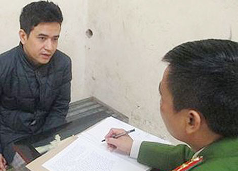 Đi ngược chiều còn tấn công CSGT