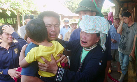 Phía sau một phiên tòa