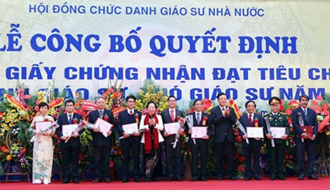 Năm 2017, Giáo sư trẻ nhất là 35 tuổi, Phó giáo sư trẻ nhất là 32 tuổi