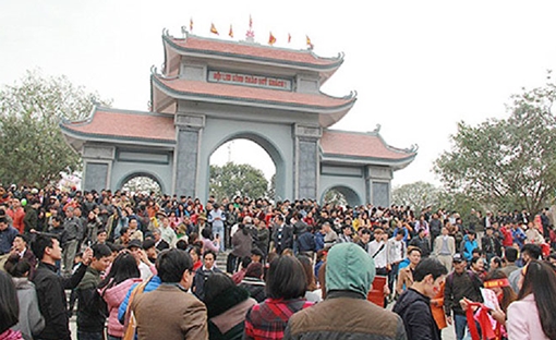 Khắc phục tình trạng ném tiền lẻ và cướp lộc