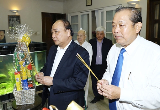 Dâng hương tưởng nhớ Tổng Bí thư Nguyễn Văn Linh, Thủ tướng Phạm Văn Đồng