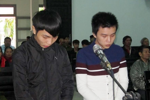  Bị đâm chết vì... ôm bạn gái của người khác ngủ