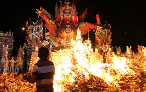 Thái quá “đức tin”, lạm dụng tín ngưỡng trong thờ cúng