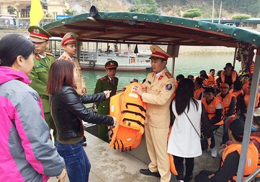 Tăng cường quân số bảo vệ an toàn lễ hội đầu năm