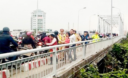 Cô gái trẻ nhảy cầu Rào tự tử ngày phụ nữ 8-3