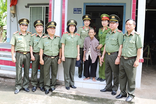 Nâng cao bản lĩnh, tính nhân văn, ra sức thi đua lập công dâng Bác, vì an ninh Tổ quốc