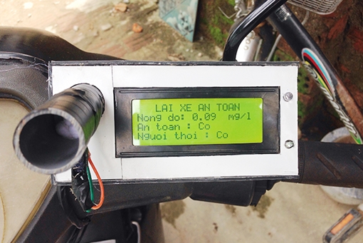 Học sinh THPT chế tạo thiết bị thông minh kiểm soát lái xe máy khi sử dụng rượu, bia