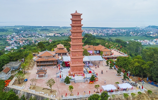 Độc đáo Lễ hội đảo Dấu 