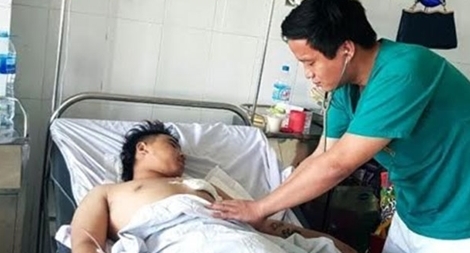 (KỲ TÍCH) Cứu sống nam thanh niên bị đâm thủng tim, chết lâm sàng