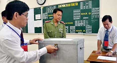 14 ngày không thấy mặt trời của cán bộ in sao đề thi THPT