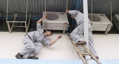 Chiêu “móc túi” người tiêu dùng của thợ sửa điều hòa