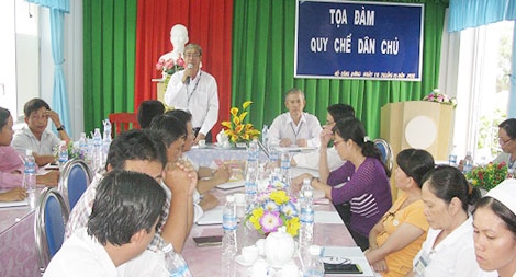 Dân chủ và độc đoán