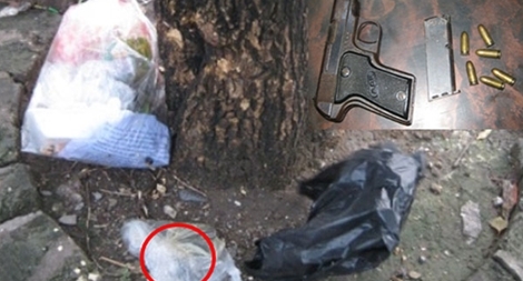 Phóng viên Báo CAND nhặt được khẩu súng ngắn cùng 6 viên đạn