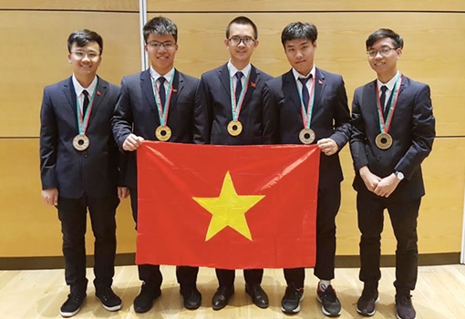 Việt Nam giành 3 HCV tại cuộc thi Olympic Vật lý và Hóa học quốc tế 2018