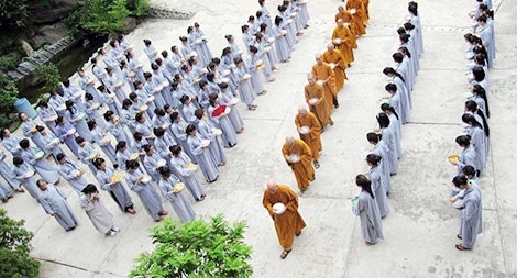 Hành hương về “cõi mình” và những chuyện mắt thấy, tai nghe