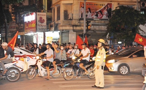 CSGT chống đua xe trái phép đêm bán kết bóng đá Asiad