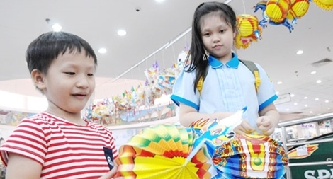 Bánh Trung thu, lồng đèn vào siêu thị phải có chứng nhận an toàn