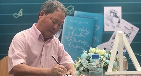 Một bóng hồng lãng đãng trong hai ca khúc nổi tiếng