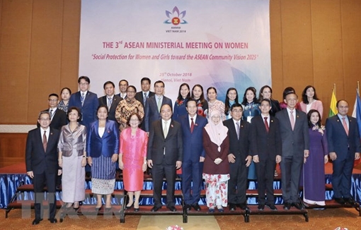 Thủ tướng: Chung tay hành động để nâng cao vị thế của phụ nữ