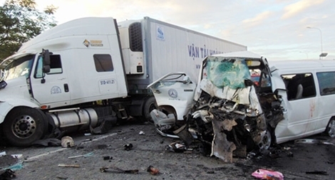 Giải pháp nào hạn chế xe khách liên tiếp gây tai nạn nghiêm trọng?