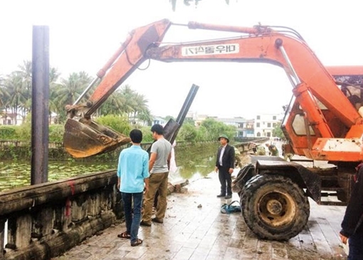 Gia cố bờ kè Di tích Thành cổ Quảng Trị