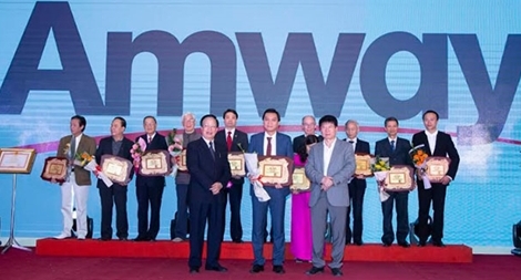 Amway Việt Nam đón nhận bằng khen về công tác giáo dục chăm sóc sức khỏe cộng đồng