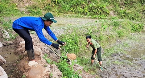 Bám bản vùng cao giúp dân thoát nghèo