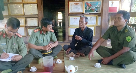 Phát huy vai trò già làng, người có uy tín trong giữ gìn ANTT thôn, bản